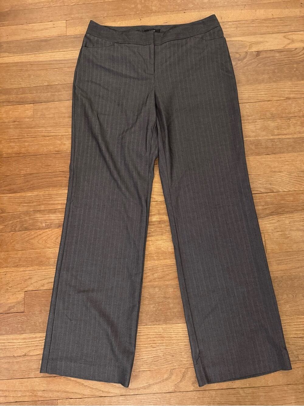 Alfani Women's Gray Pinstripe Dress Pants - Size 10
b57